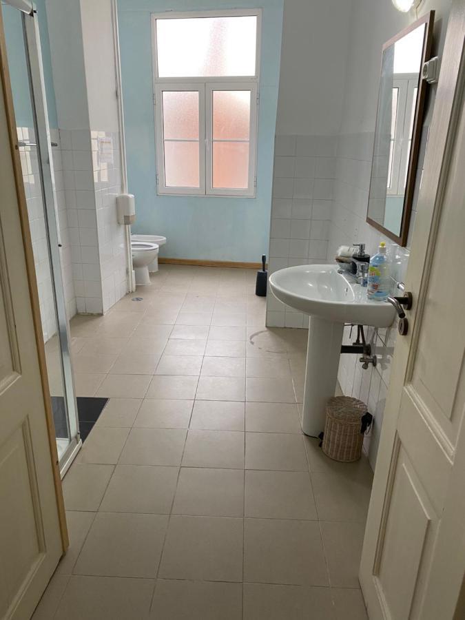 Nature Chiado 2- Cozy Little Double Room With Shared Bathroom Lisbon Bagian luar foto